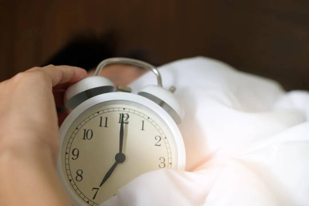 我们每天应该睡多久？